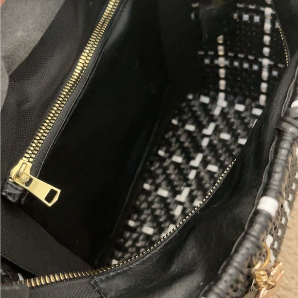 Elegant Black and White Woven Tote Bag - Picture 4 of 6